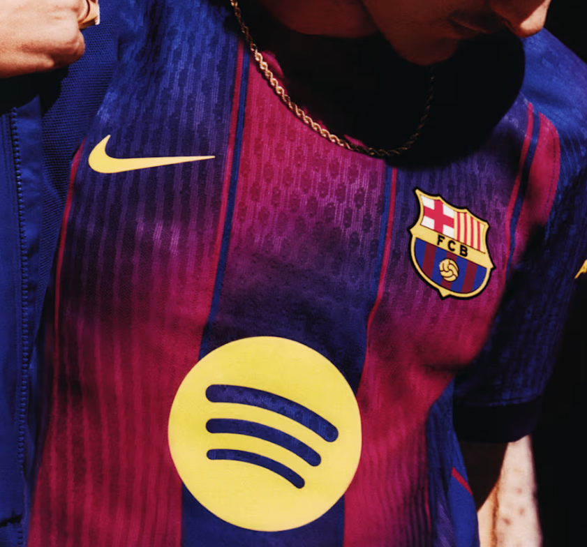 Barcelona apresenta sua nova camisa para 2025