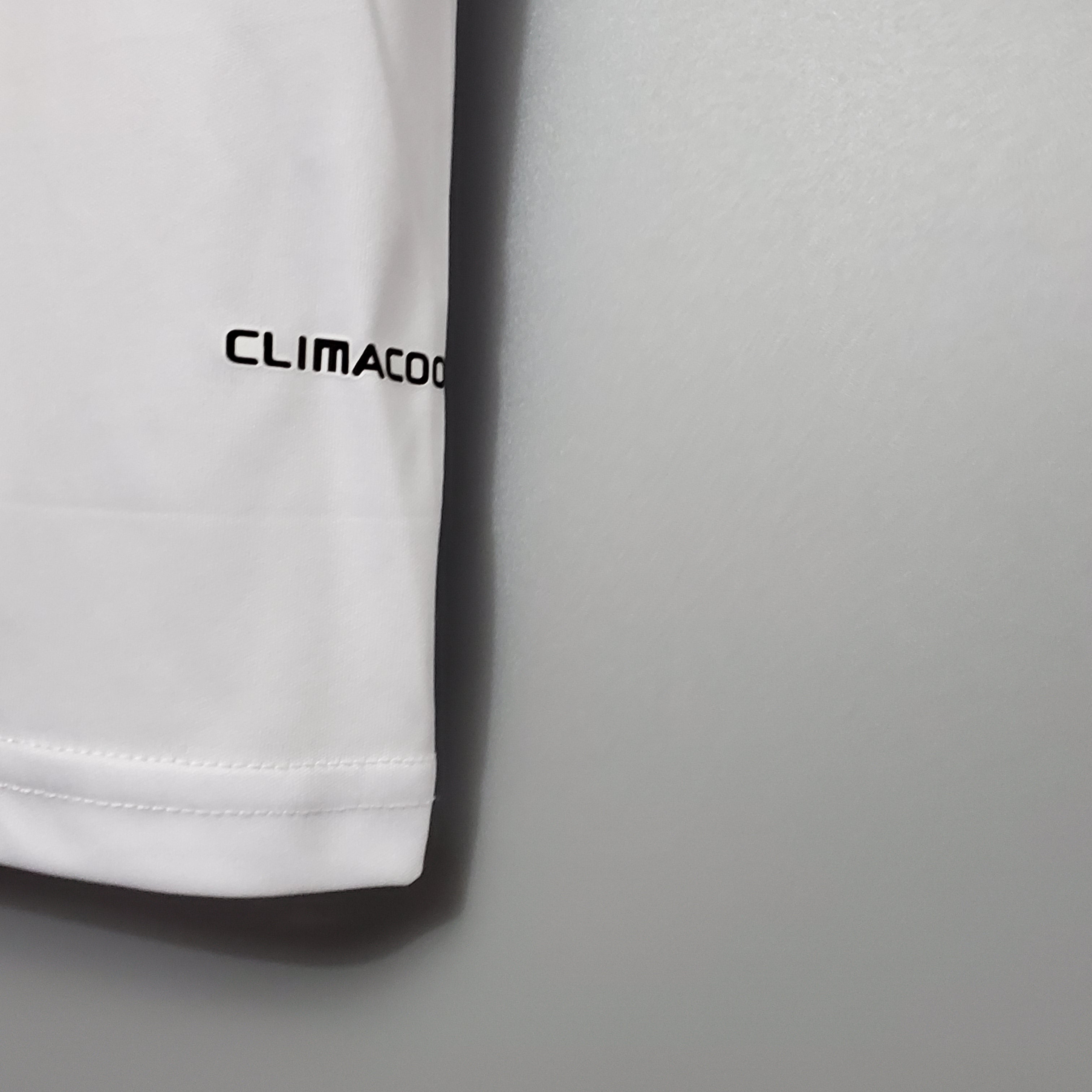CAMISA RETRÔ REAL MADRID HOME 09/10