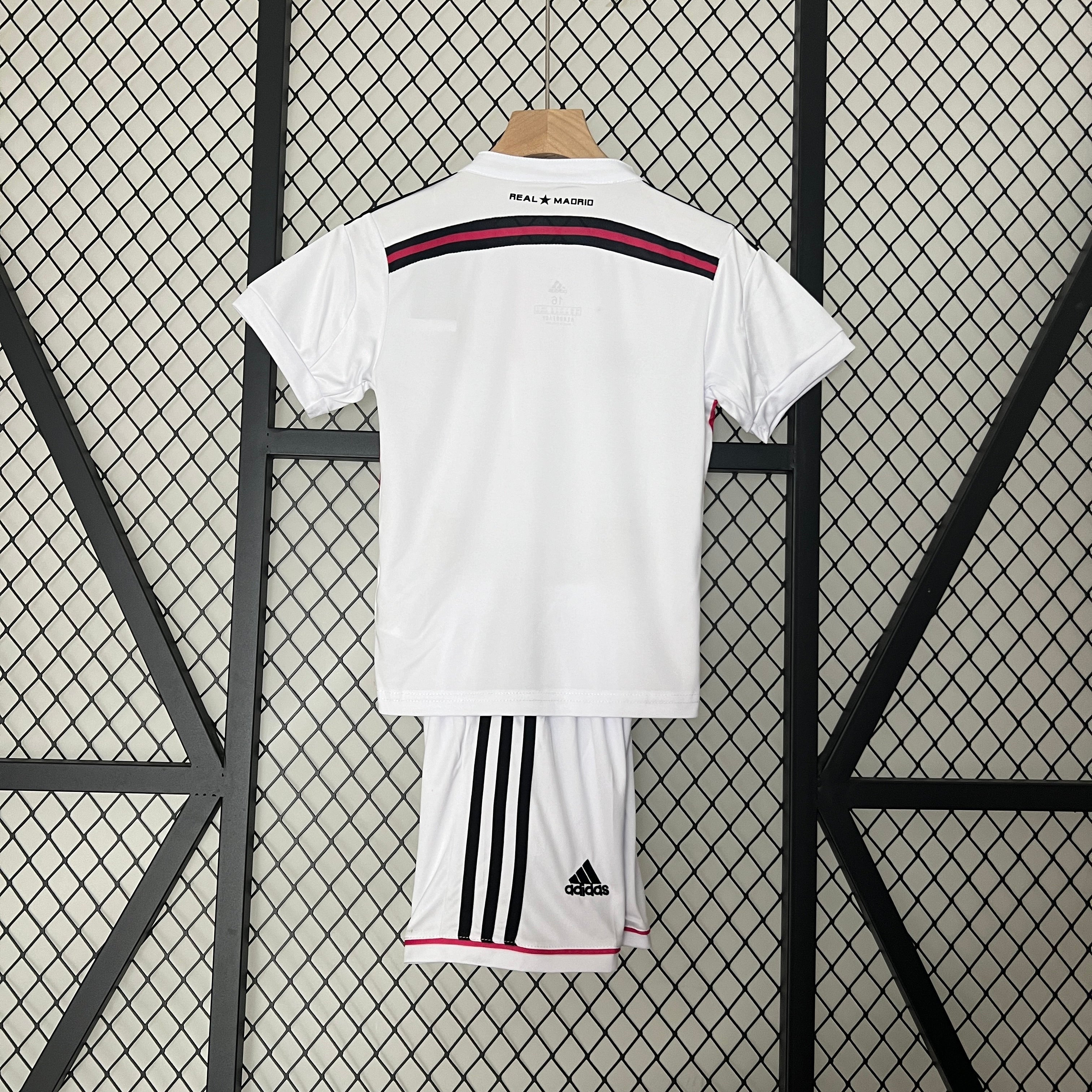 KIT INFANTIL RETRÔ REAL MADRID HOME 14/15