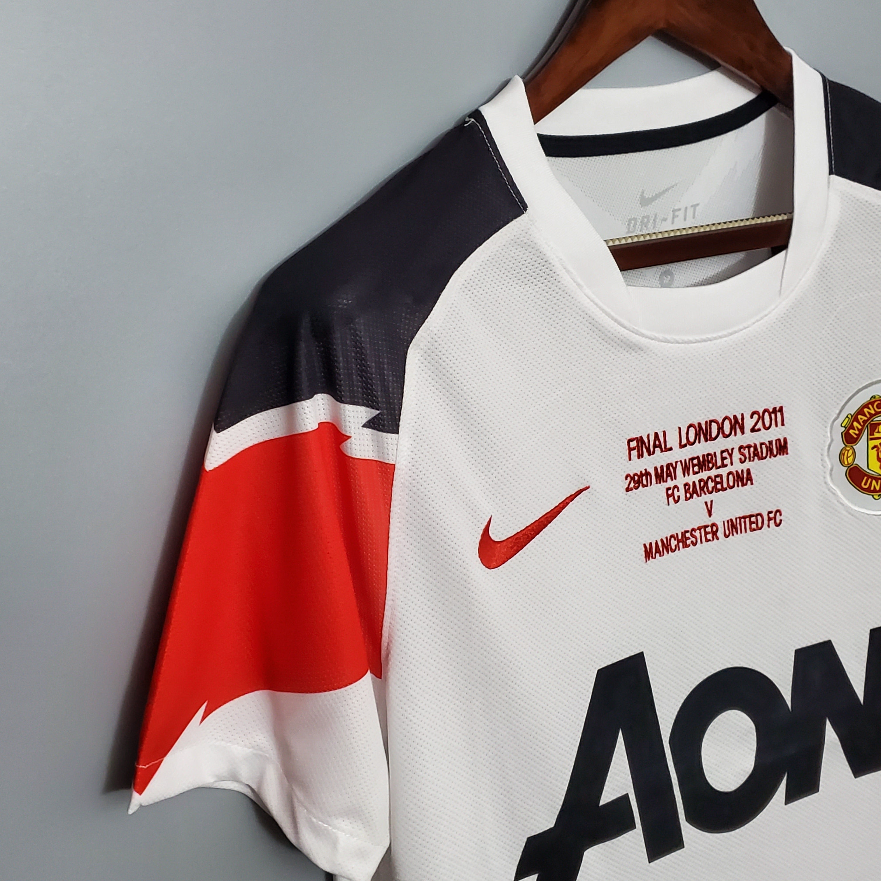 CAMISA RETRÔ MANCHESTER UNITED AWAY 10/11