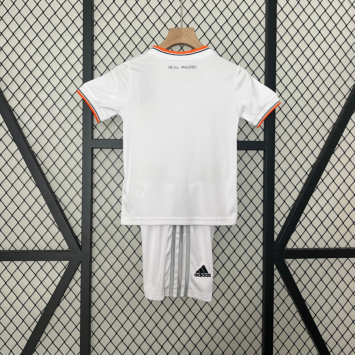 KIT INFANTIL RETRÔ REAL MADRID HOME 13/14
