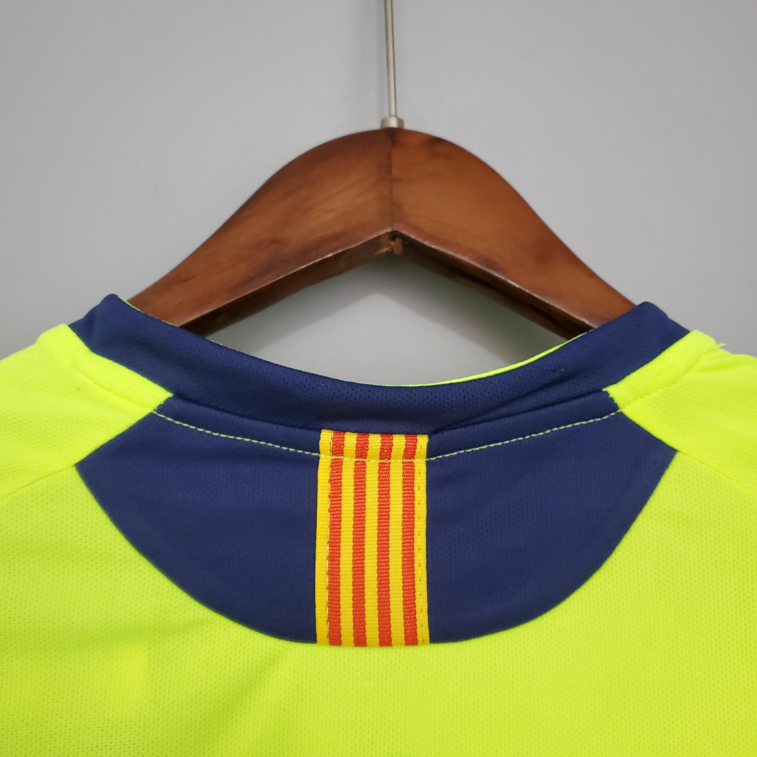 CAMISA RETRÔ BARCELONA AWAY 05/06
