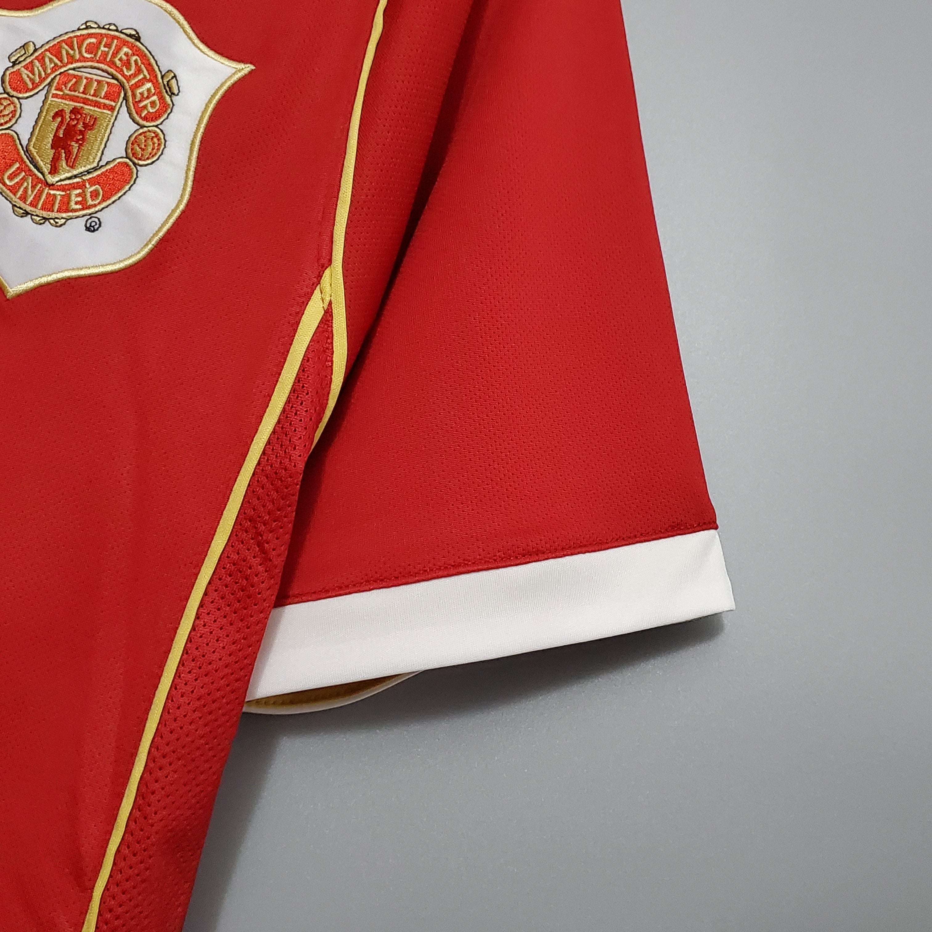 CAMISA RETRÔ MANCHESTER UNITED HOME 06/07