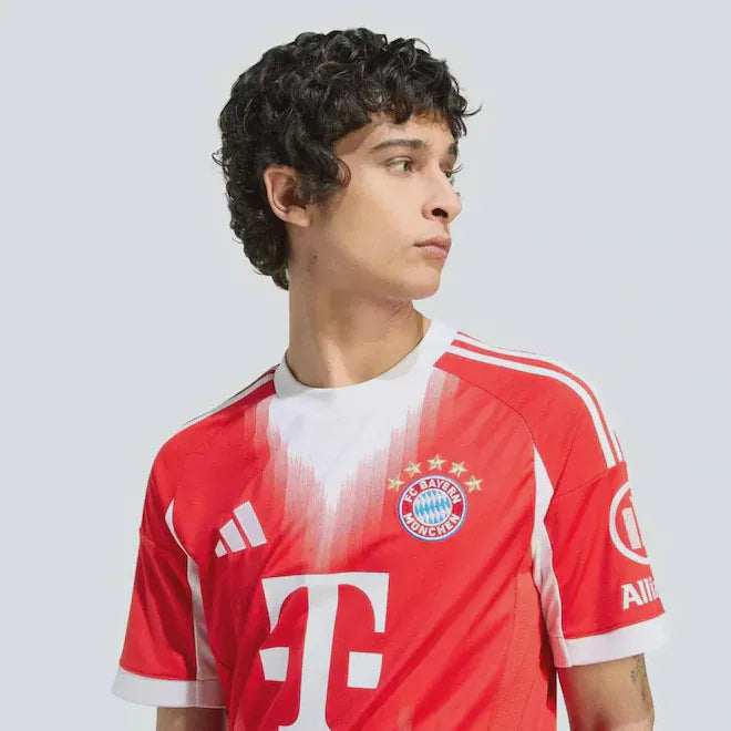 CAMISA BAYERN DE MUNIQUE TITULAR 2025/26 TORCEDOR PRONTA ENTREGA