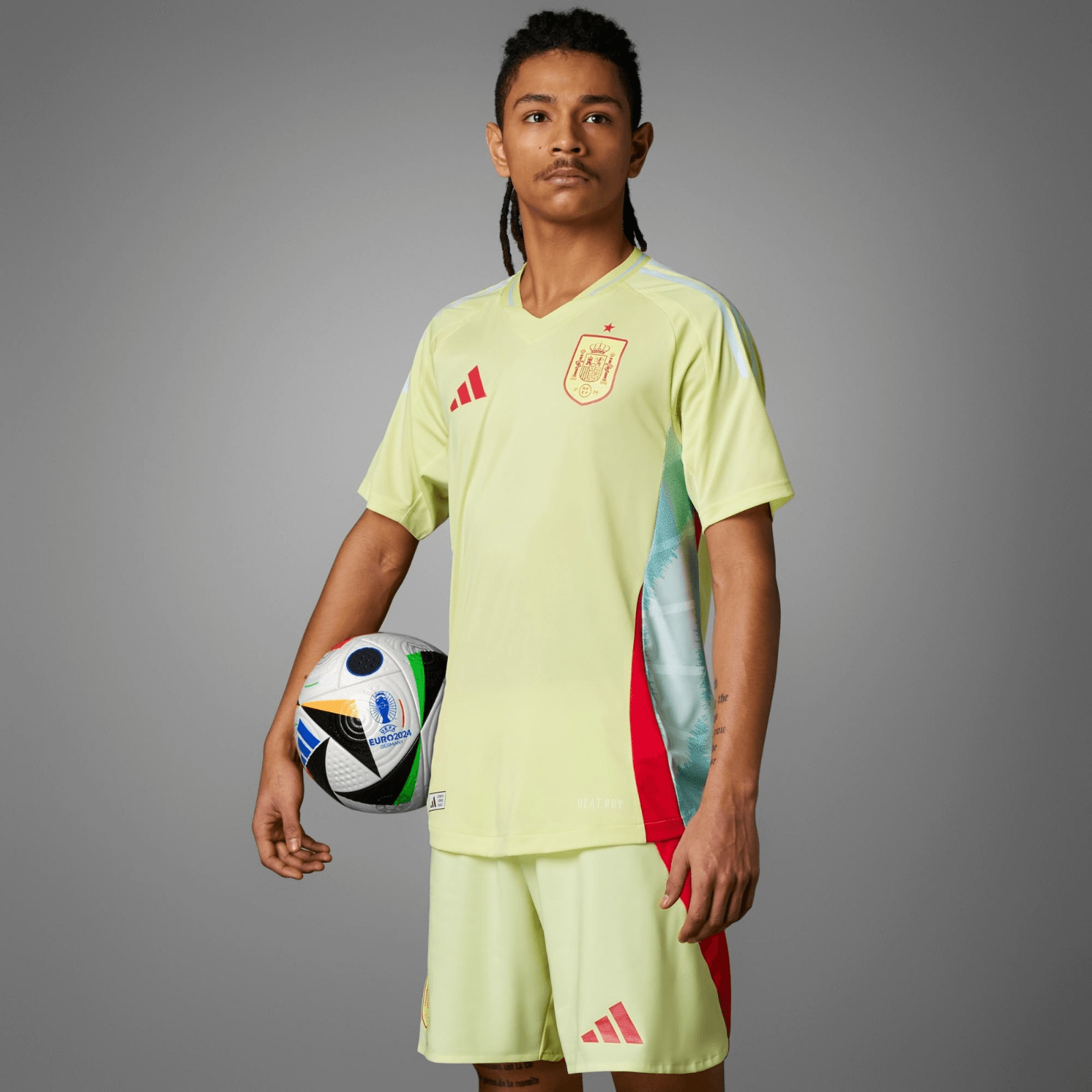 camisa_adidas_Espanha_ii_masculina_eurocopa_lançamento_jogador_amarela_2024-25_away