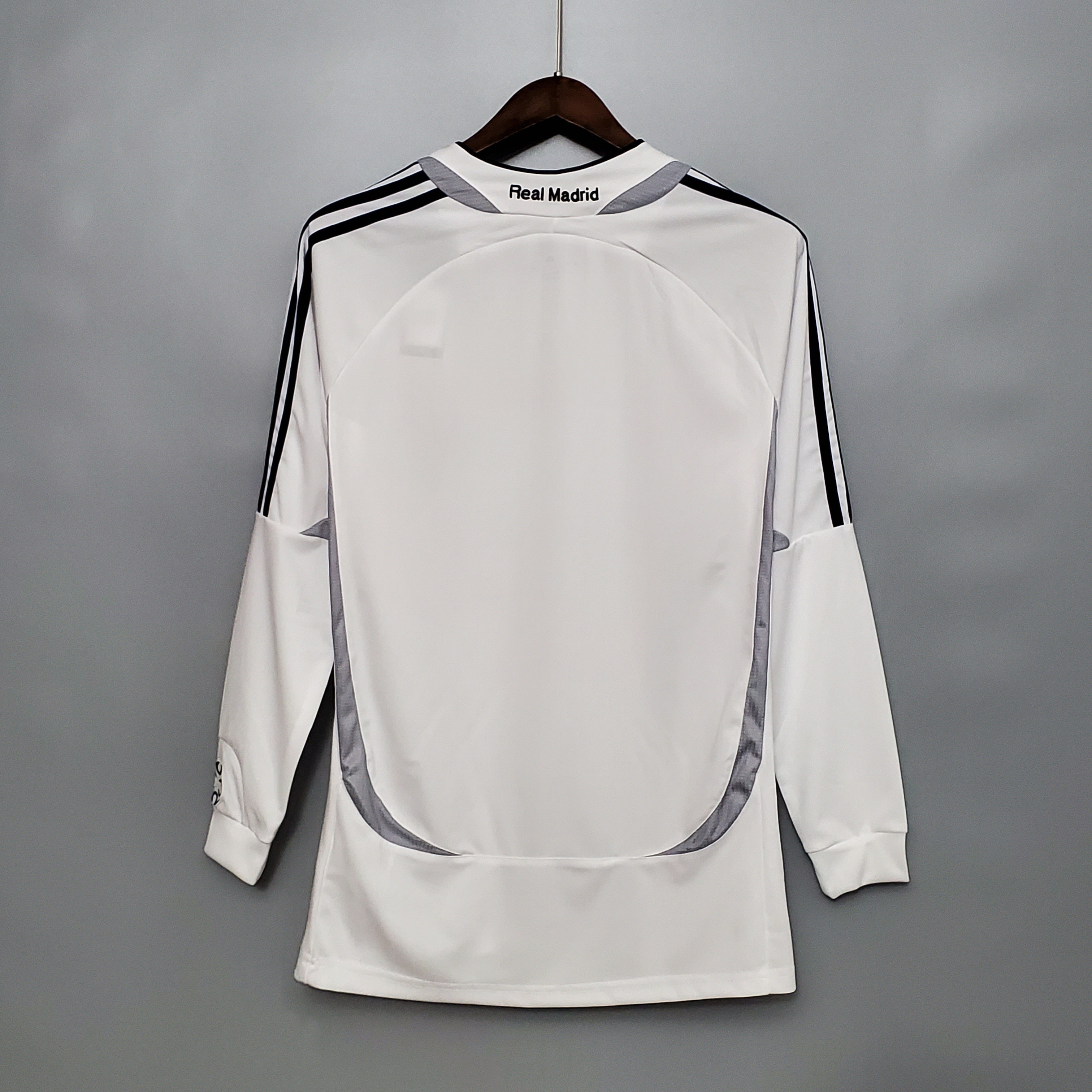 CAMISA RETRÔ REAL MADRID HOME MANGA LONGA 06/07