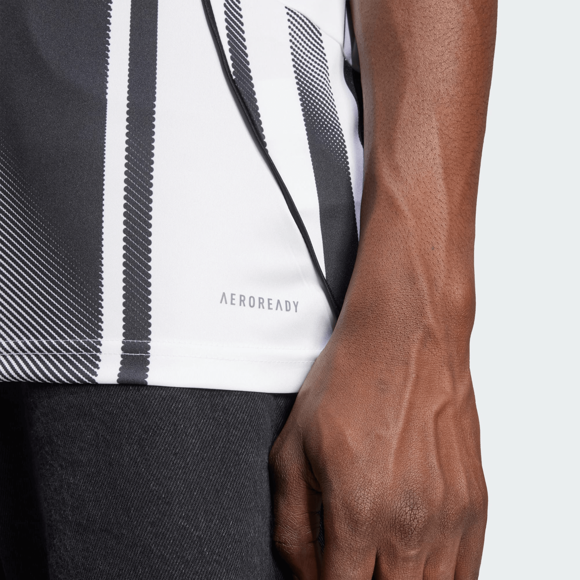 CAMISA JUVENTUS I TITULAR 2025 TORCEDOR PRETA/BRANCA MASCULINA