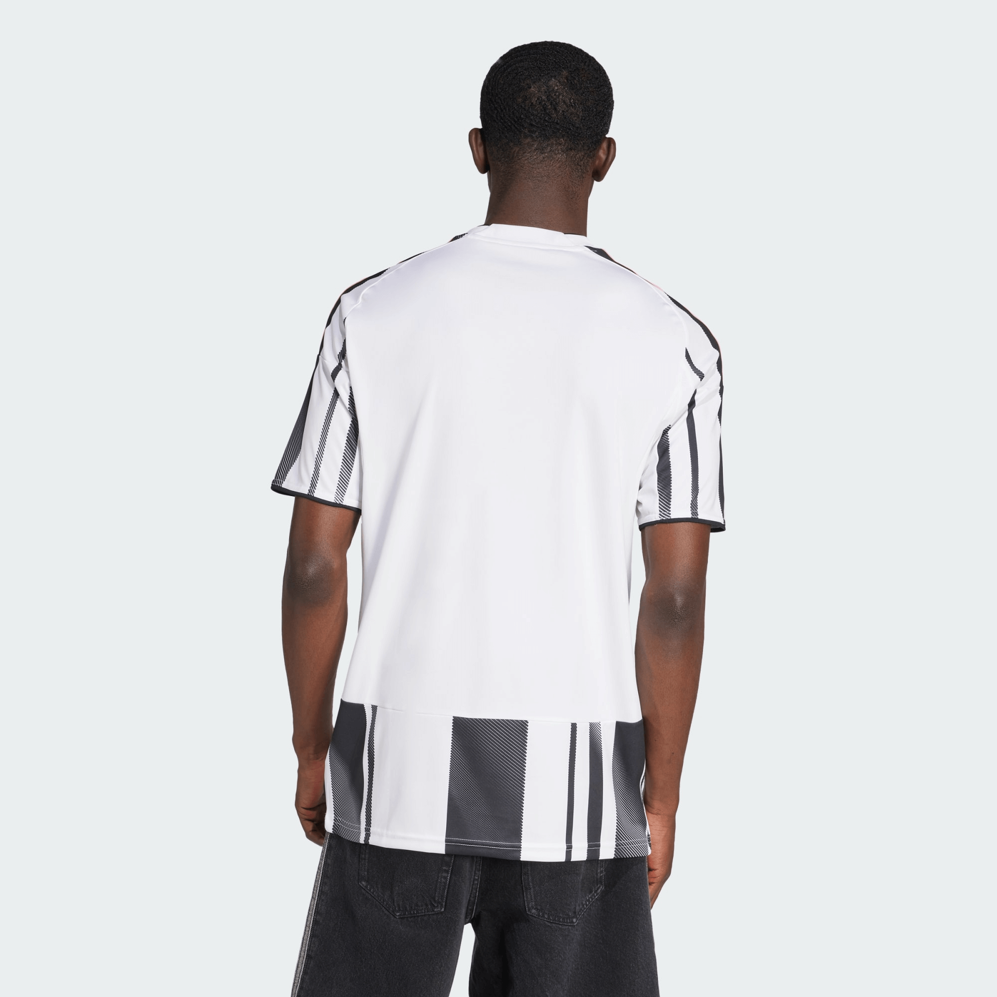 CAMISA JUVENTUS I TITULAR 2025 TORCEDOR PRETA/BRANCA MASCULINA