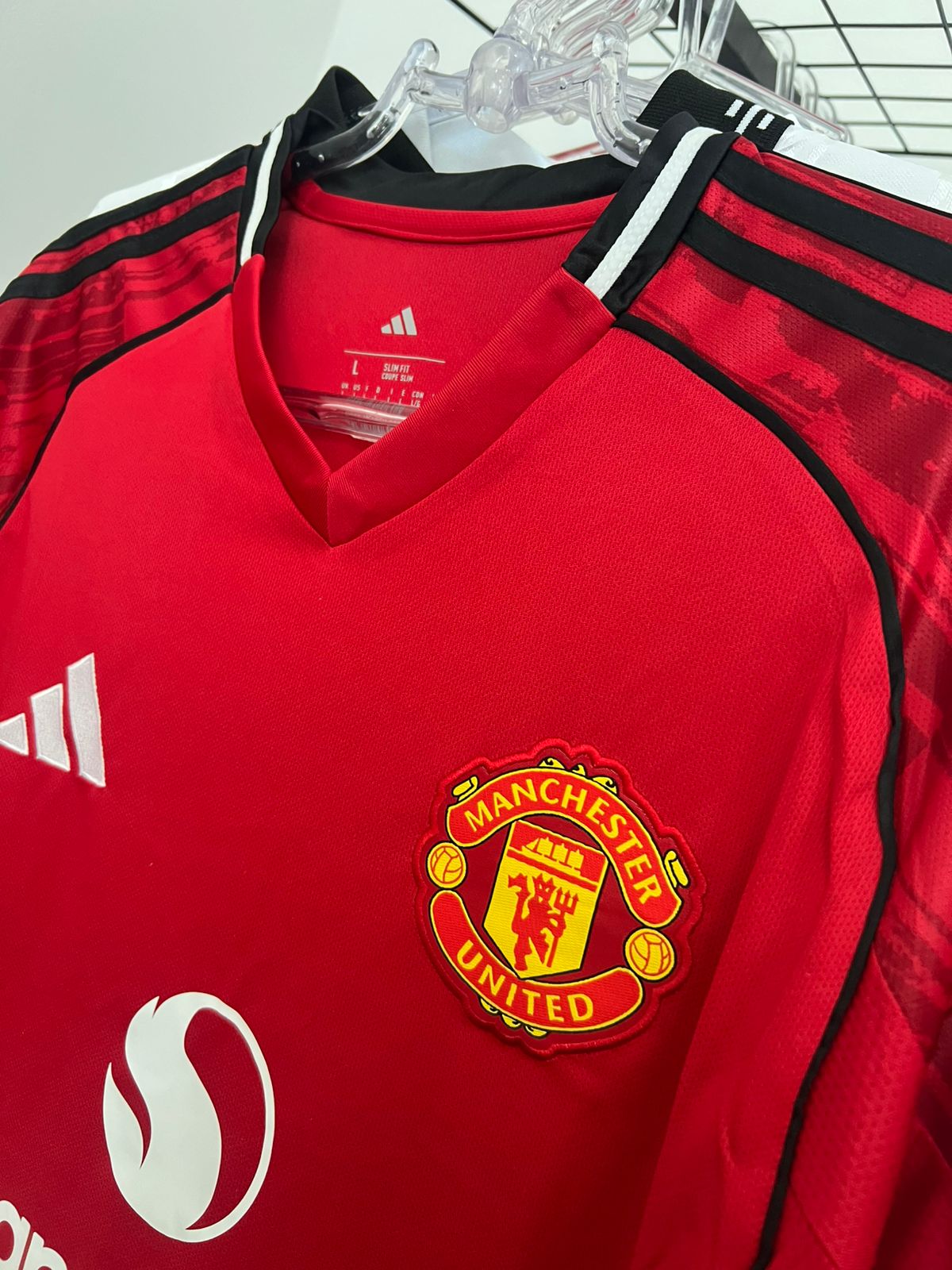 CAMISA MASCULINA MANCHESTER UNITED I TITULAR 2025/26 PRONTA ENTREGA