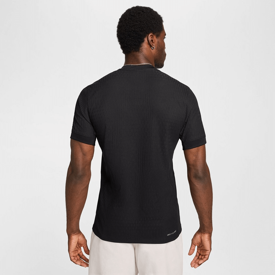 camisa_corinthians_preta_jogador_nike_preta_2024-25_lançamento_copa_do_brasil_garro (4)