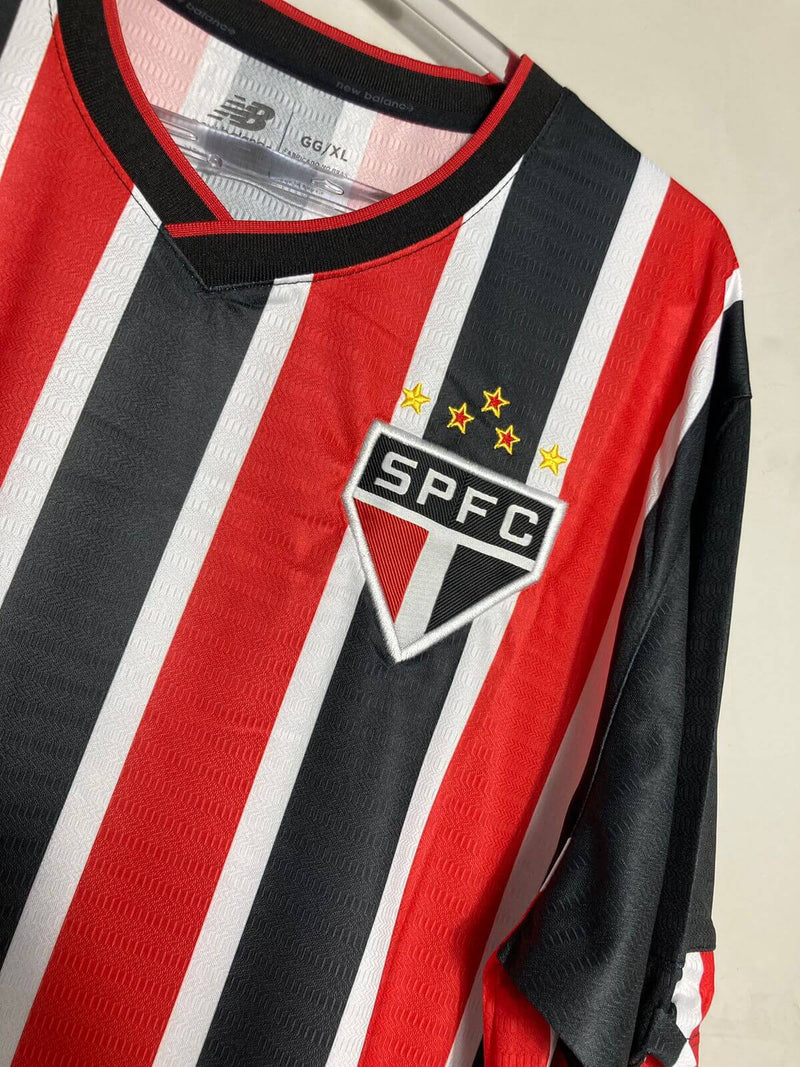 camisa_new_balance_são_paulo_ii_masculina_brasileirão_lançamento_torcedor_vermelha_branca_2024-25_away_tricolor