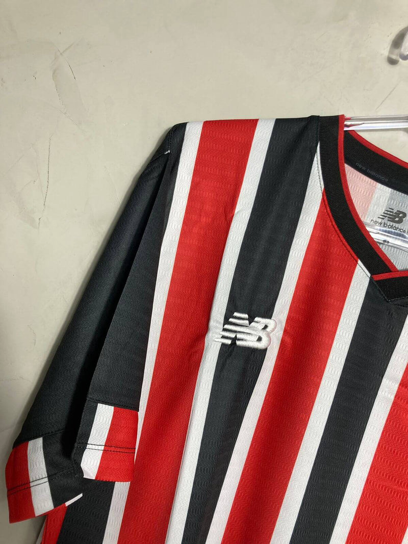 camisa_new_balance_são_paulo_ii_masculina_brasileirão_lançamento_torcedor_vermelha_branca_2024-25_away_tricolor