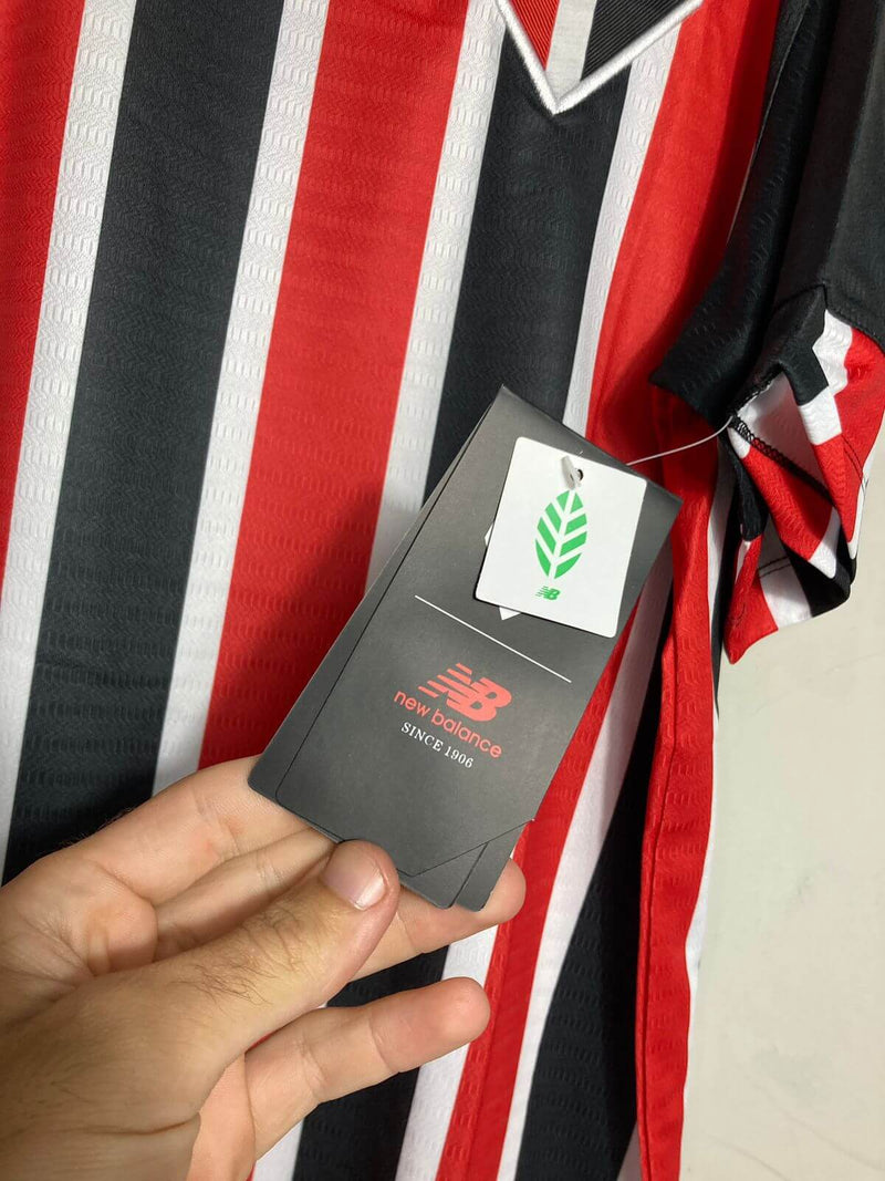 camisa_new_balance_são_paulo_ii_masculina_brasileirão_lançamento_torcedor_vermelha_branca_2024-25_away_tricolor