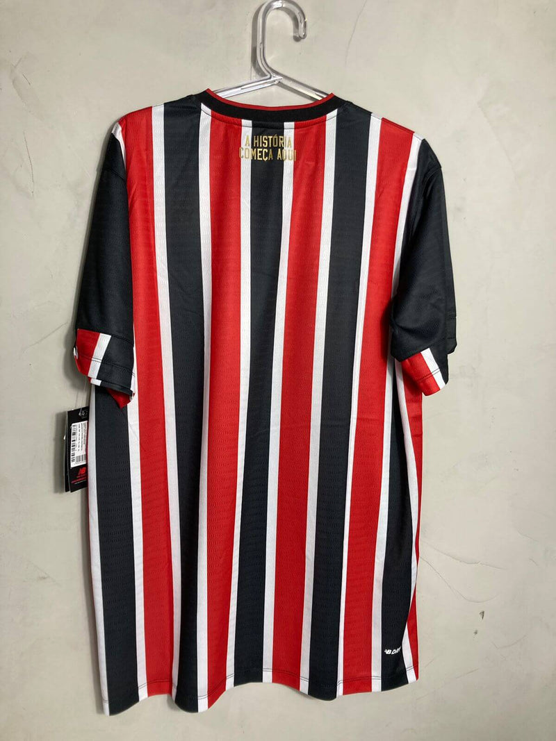 camisa_new_balance_são_paulo_ii_masculina_brasileirão_lançamento_torcedor_vermelha_branca_2024-25_away_tricolor