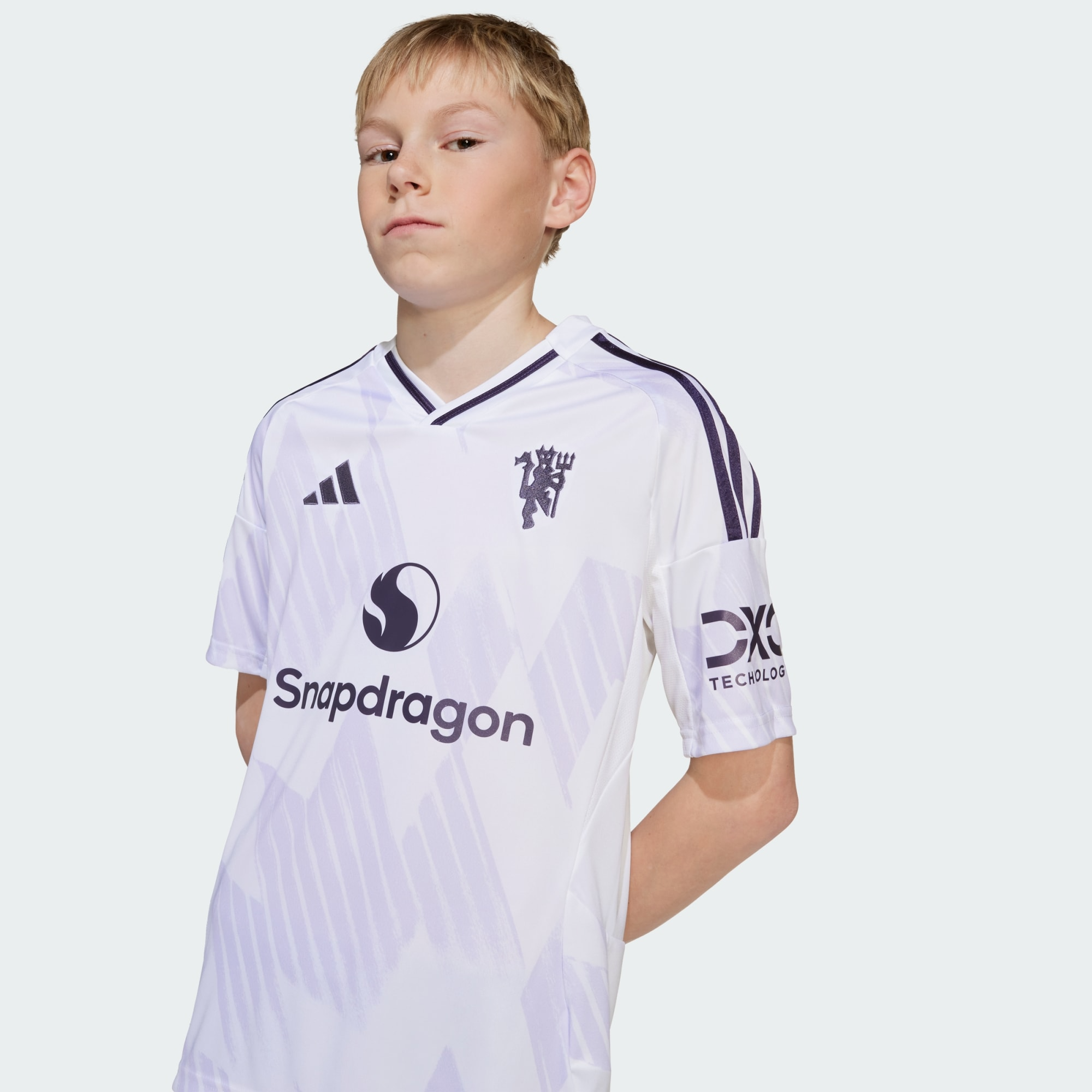 CONJUNTO INFANTIL MANCHESTER UNITED RESERVA II 2025/26