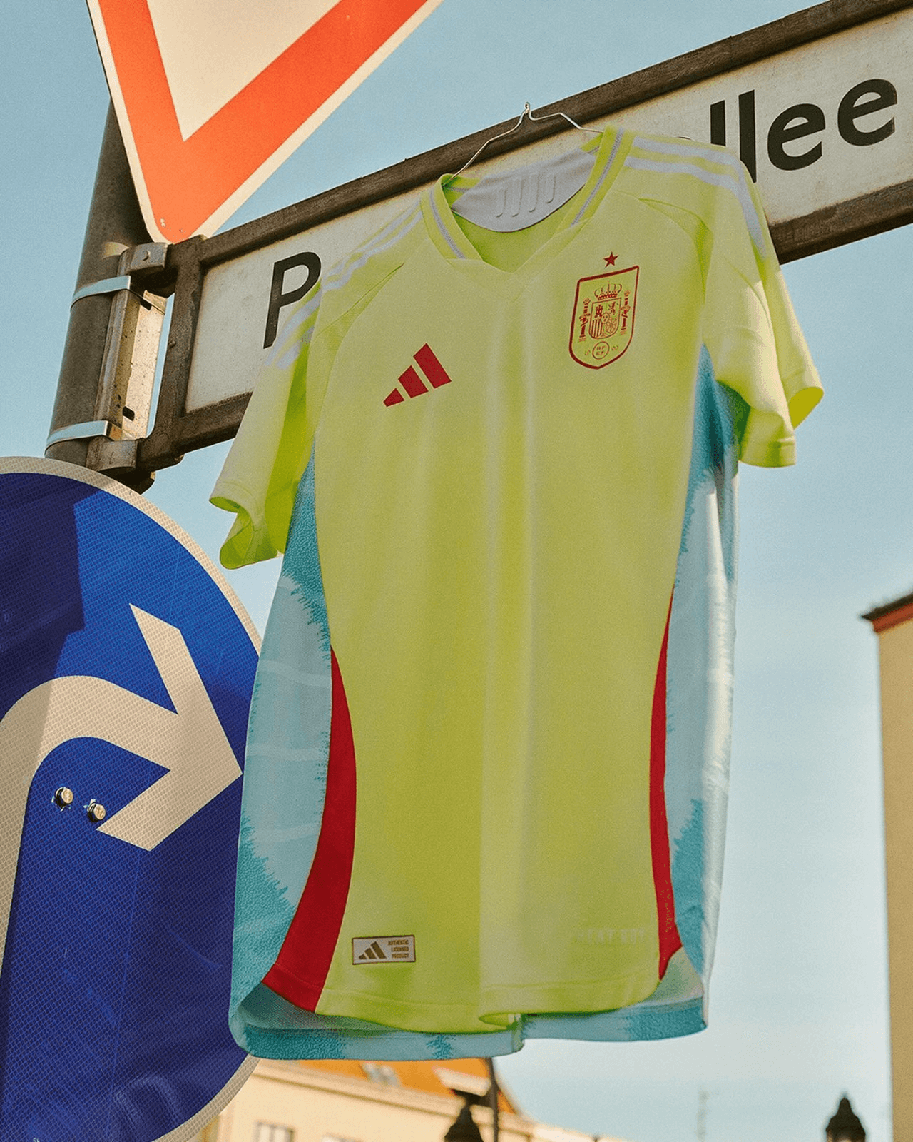 camisa_adidas_Espanha_ii_masculina_eurocopa_lançamento_jogador_amarela_2024-25_away