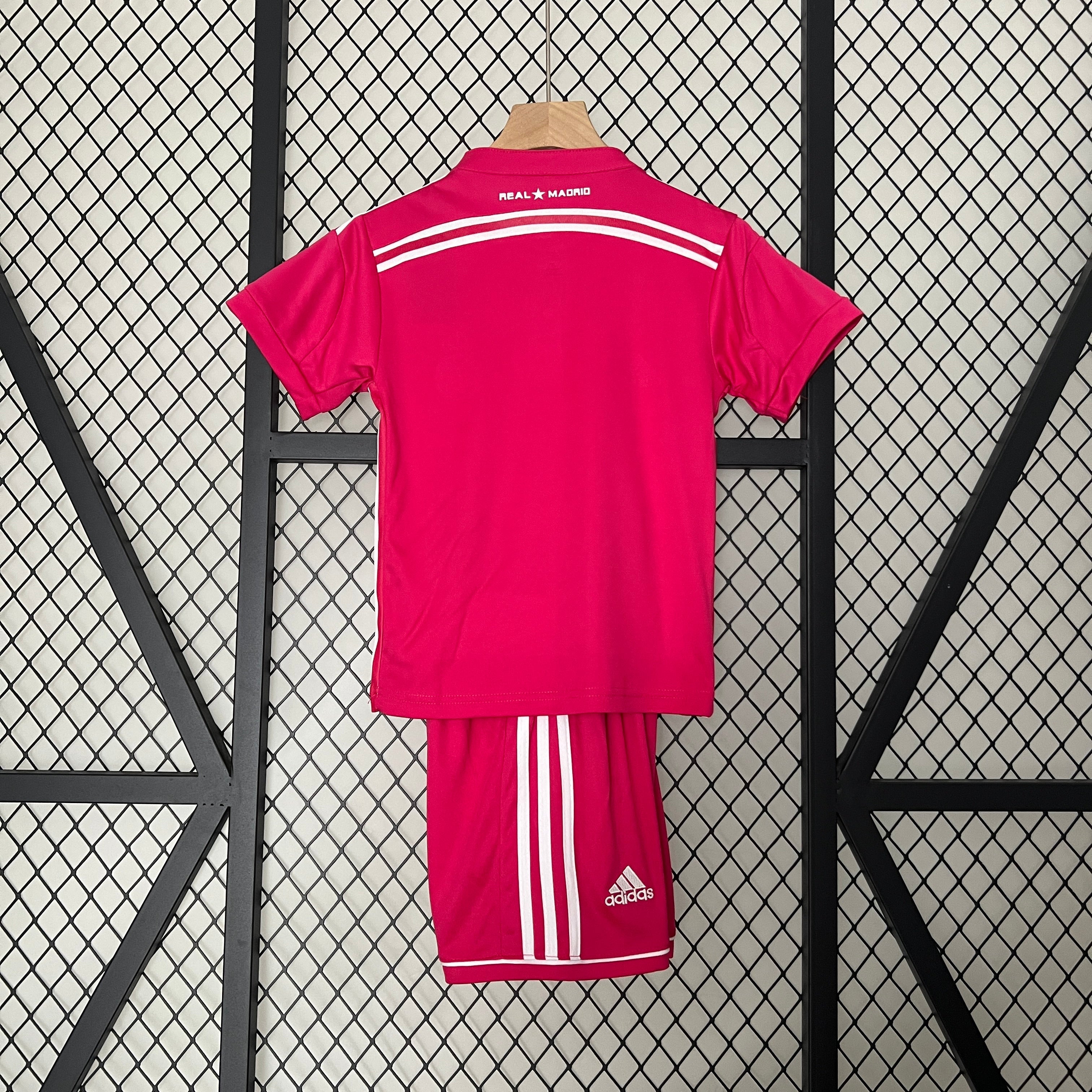 KIT INFANTIL RETRÔ REAL MADRID AWAY 14/15