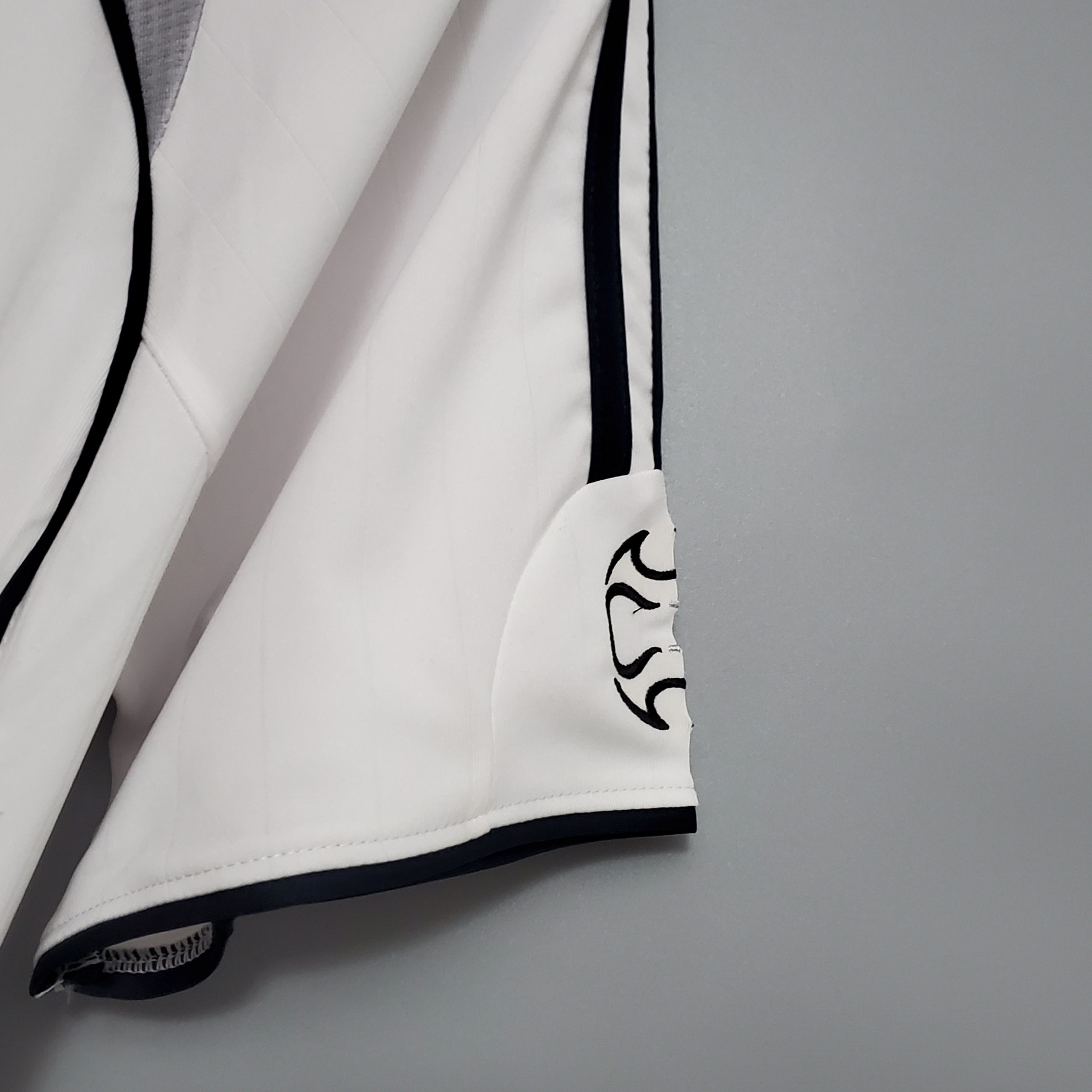 CAMISA RETRÔ REAL MADRID HOME 06/07