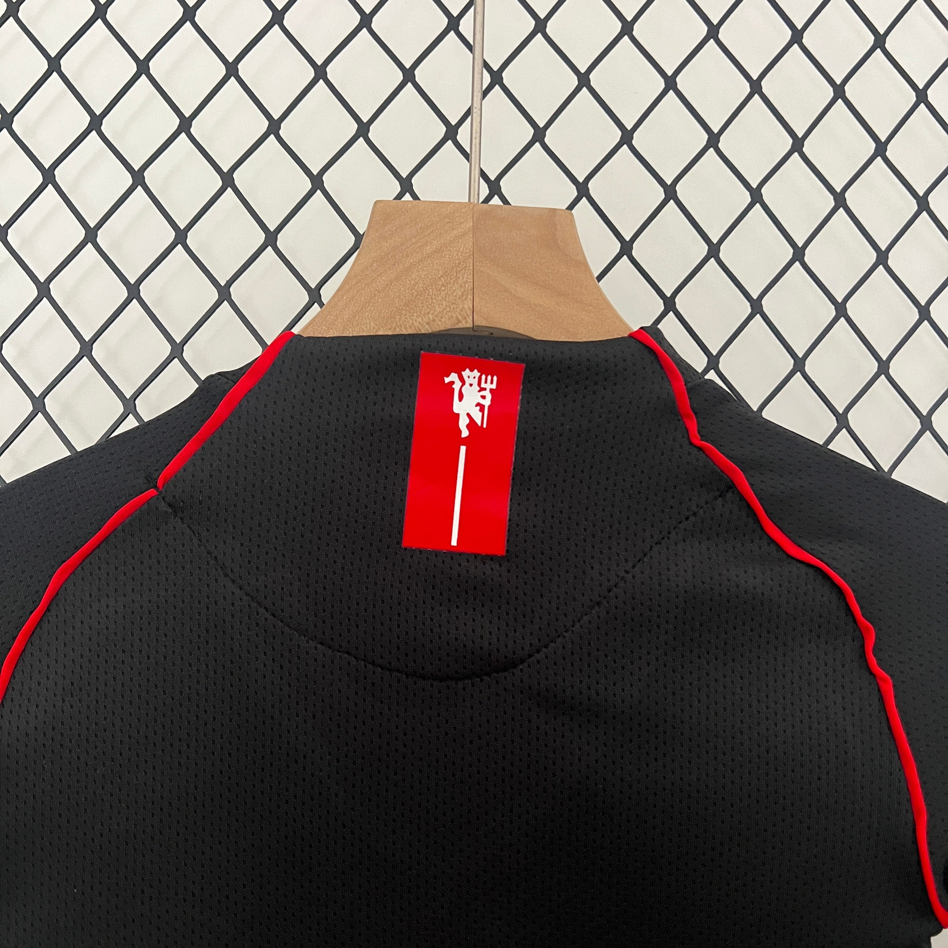 KIT INFANTIL RETRÔ MANCHESTER UNITED BLACK 08/09