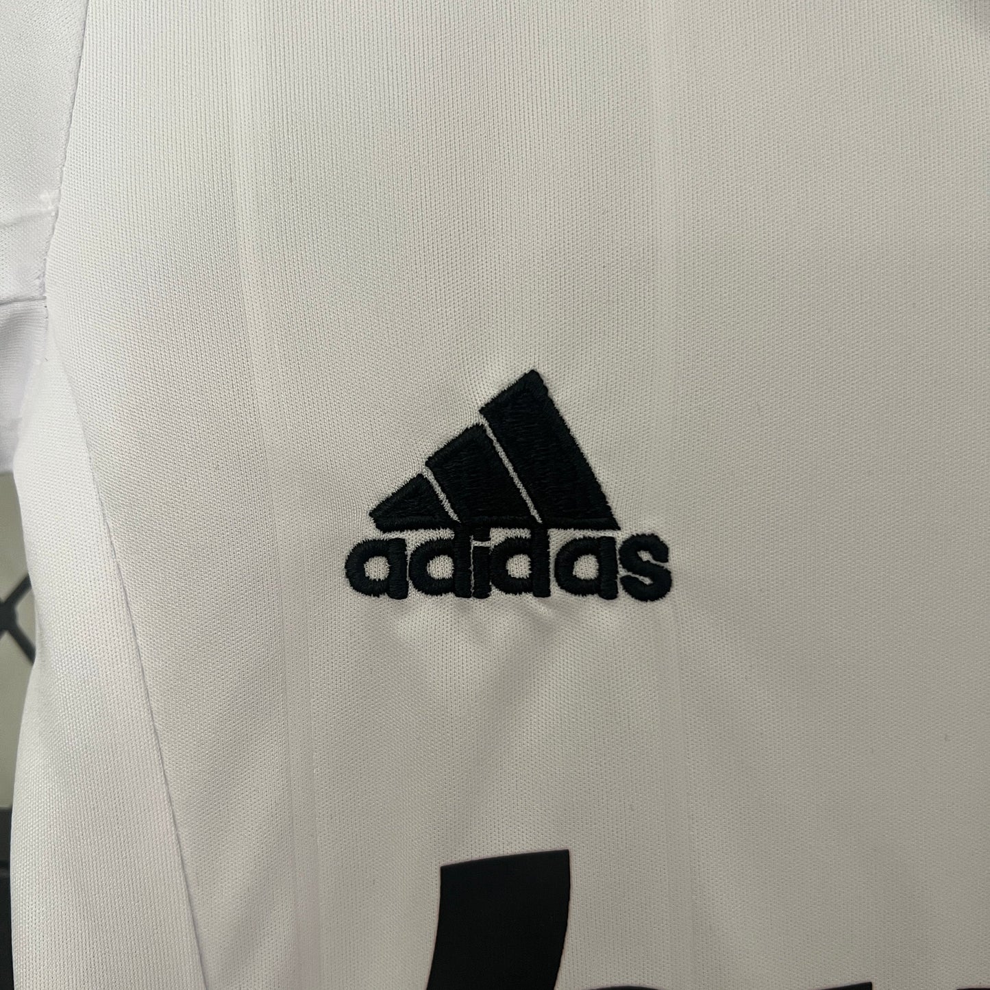 KIT INFANTIL RETRÔ REAL MADRID HOME 12/13