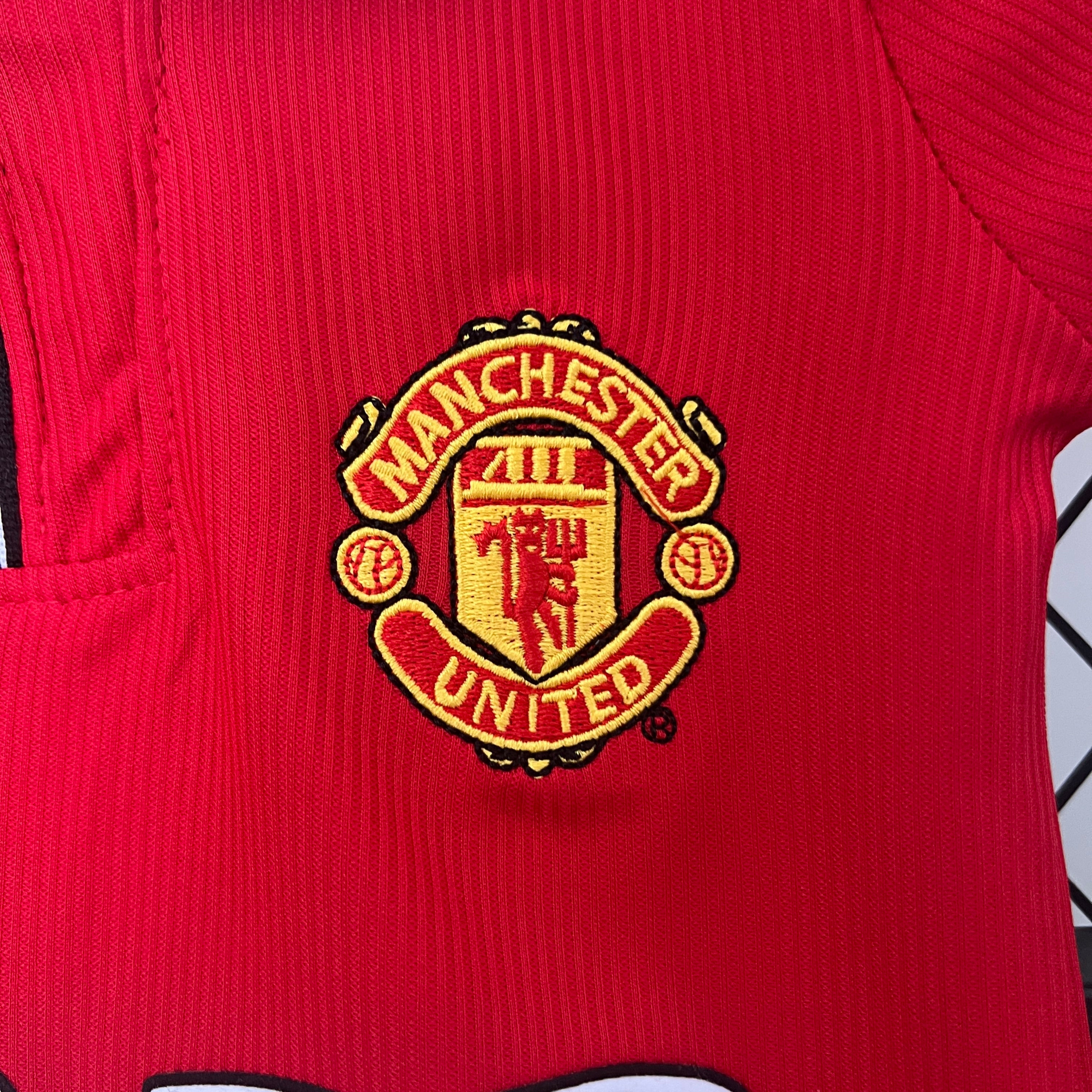 KIT INFANTIL RETRÔ MANCHESTER UNITED HOME 98/99