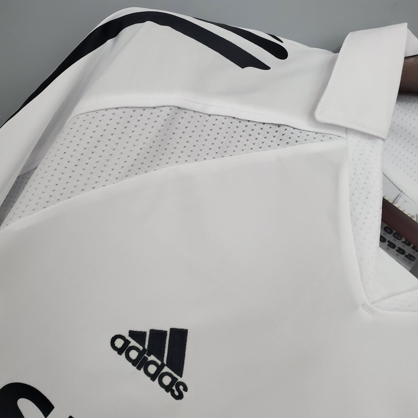 CAMISA RETRÔ REAL MADRID HOME 05/06