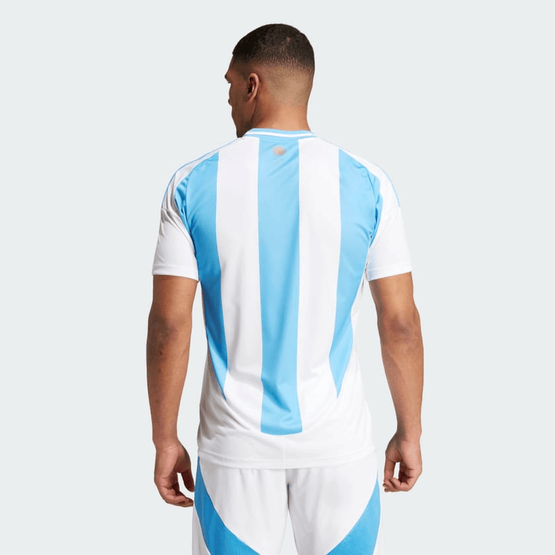 camisa_adidas_argentina_masculina_copa-america-lançamento-torcedor-branca-azul-2024-25-home-i-messi-copaamerica