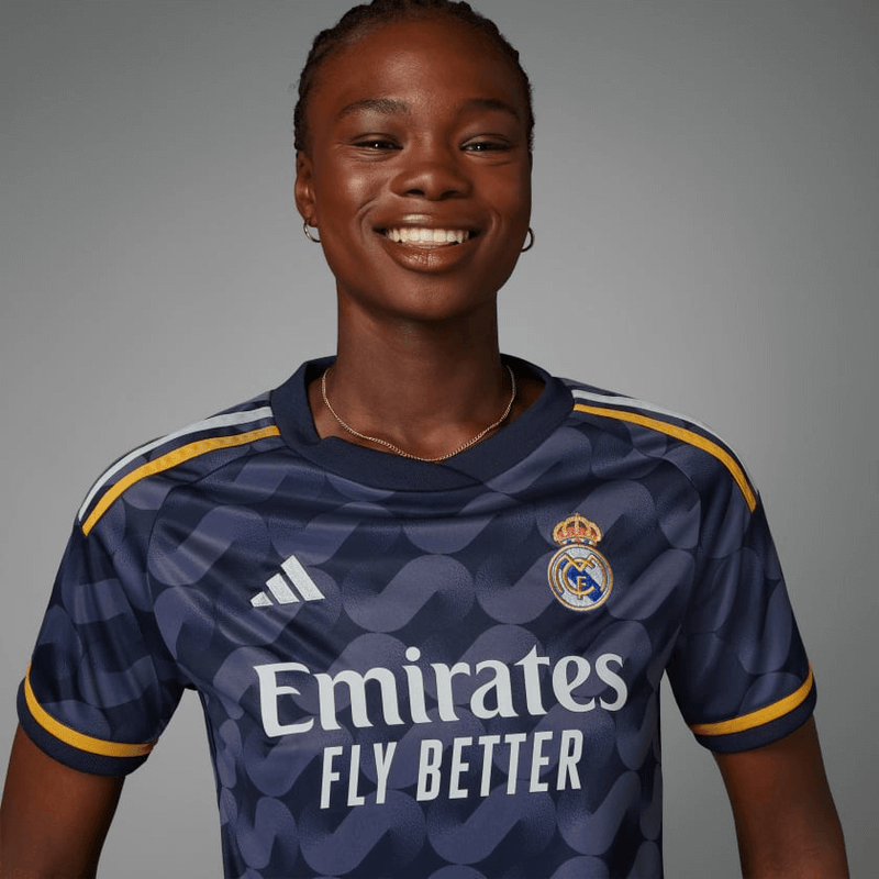 camisa-feminina-real-madrid-away-2023/24-roxa