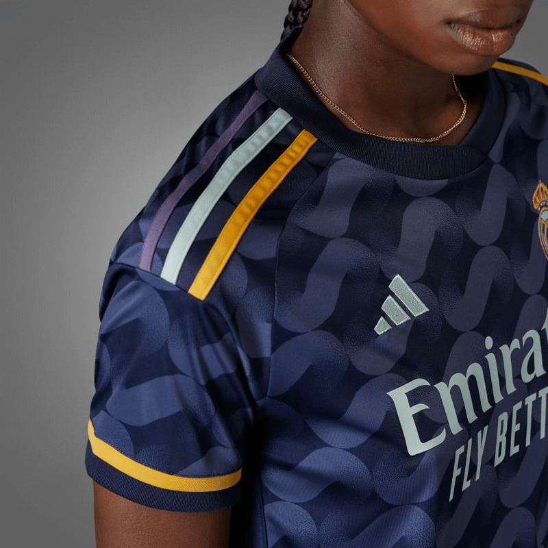 camisa-feminina-real-madrid-away-2023/24-roxa