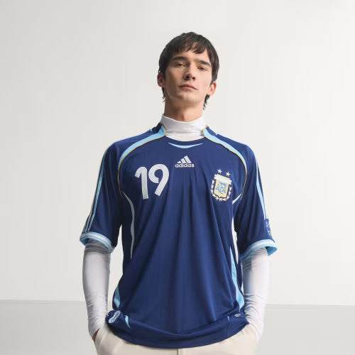 CAMISA RETRO ARGENTINA 2006 AWAY #MESSI 19