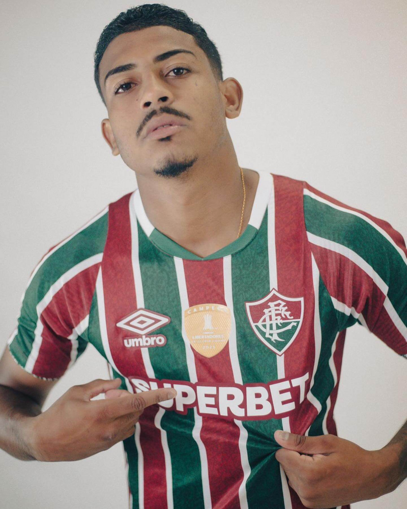 camisa_umbro_fluminense_1_i_brasileirão_lançamento_torcedor_tricolor_2024-25_home_thiago_silva_SUPERBET