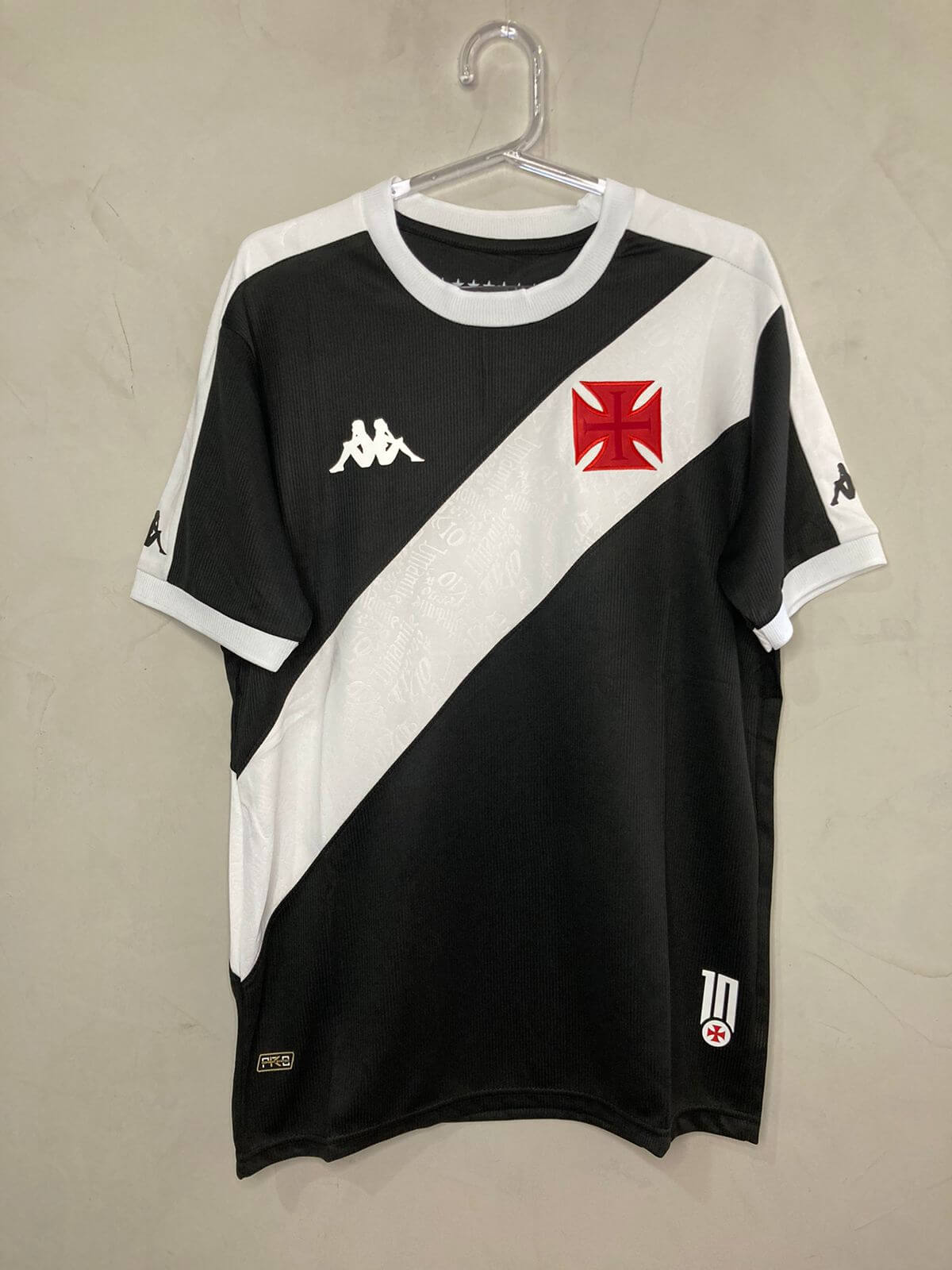 camisa_kappa_vasco_i_brasileirão_lançamento_torcedor_preta_2024-25_home_roberto_dinamite_payet