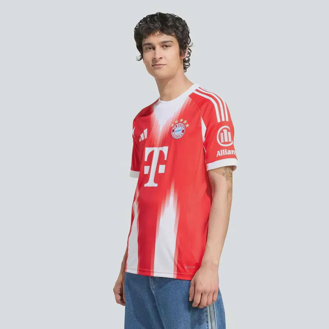 CAMISA BAYERN DE MUNIQUE TITULAR 2025/26 TORCEDOR PRONTA ENTREGA