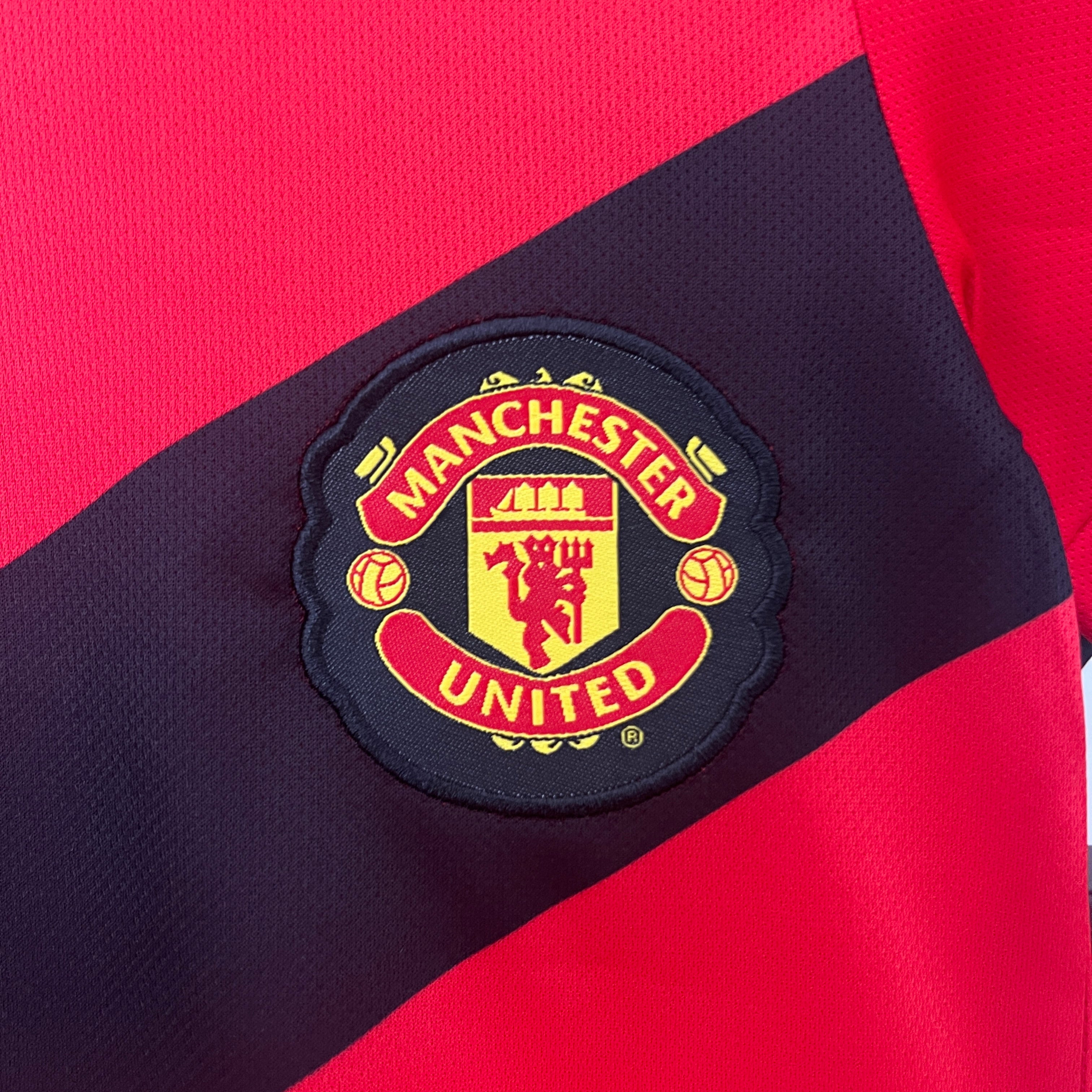 KIT INFANTIL RETRÔ MANCHESTER UNITED HOME 09/10