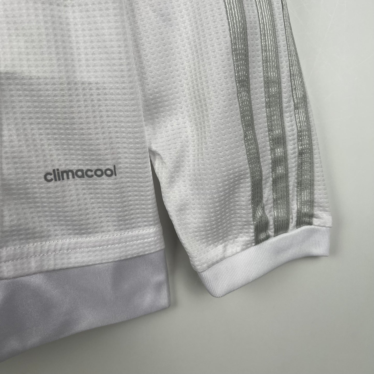 CAMISA REAL MADRID MANGA LONGA RETRÔ HOME 15/16