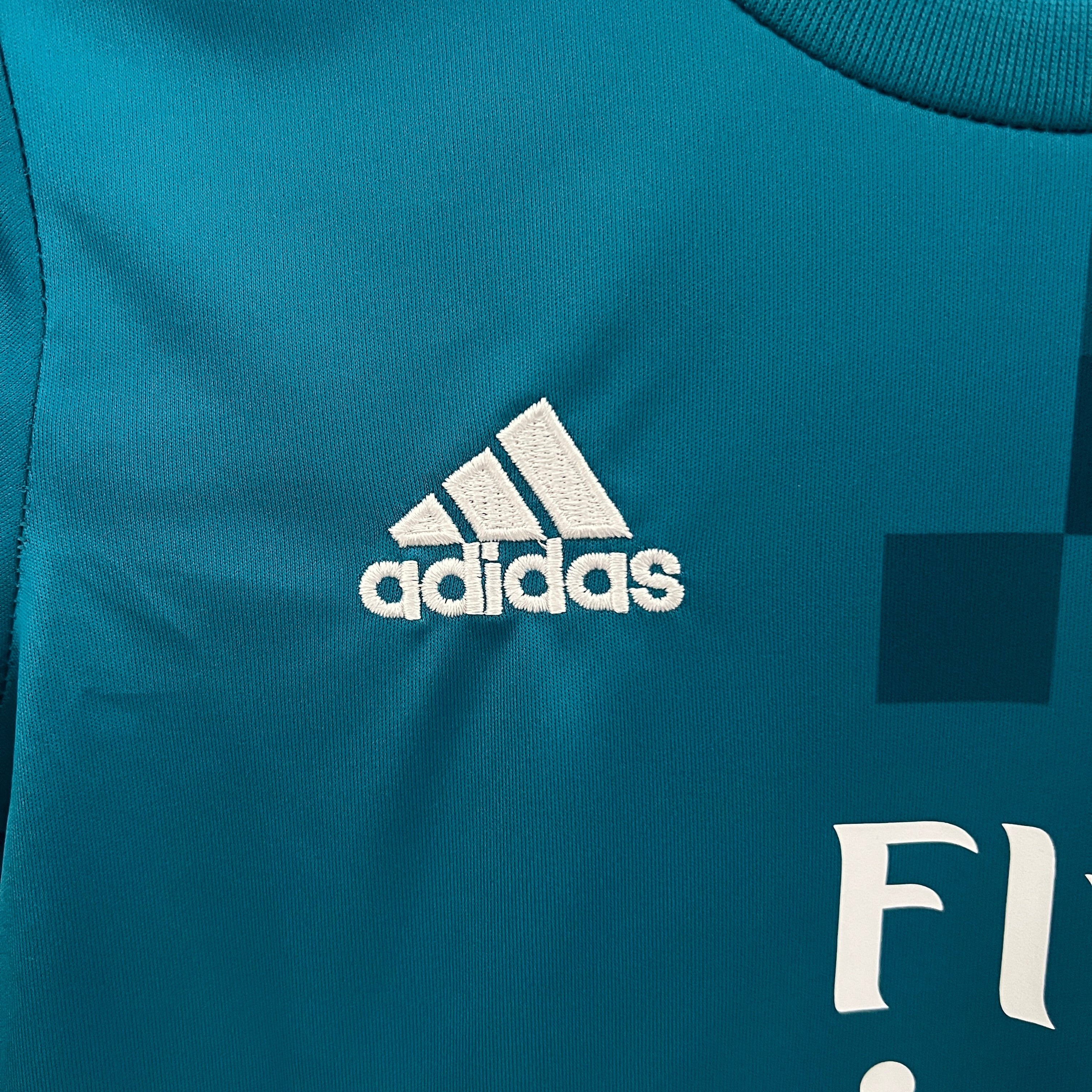 KIT INFANTIL RETRÔ REAL MADRID AWAY 17/18