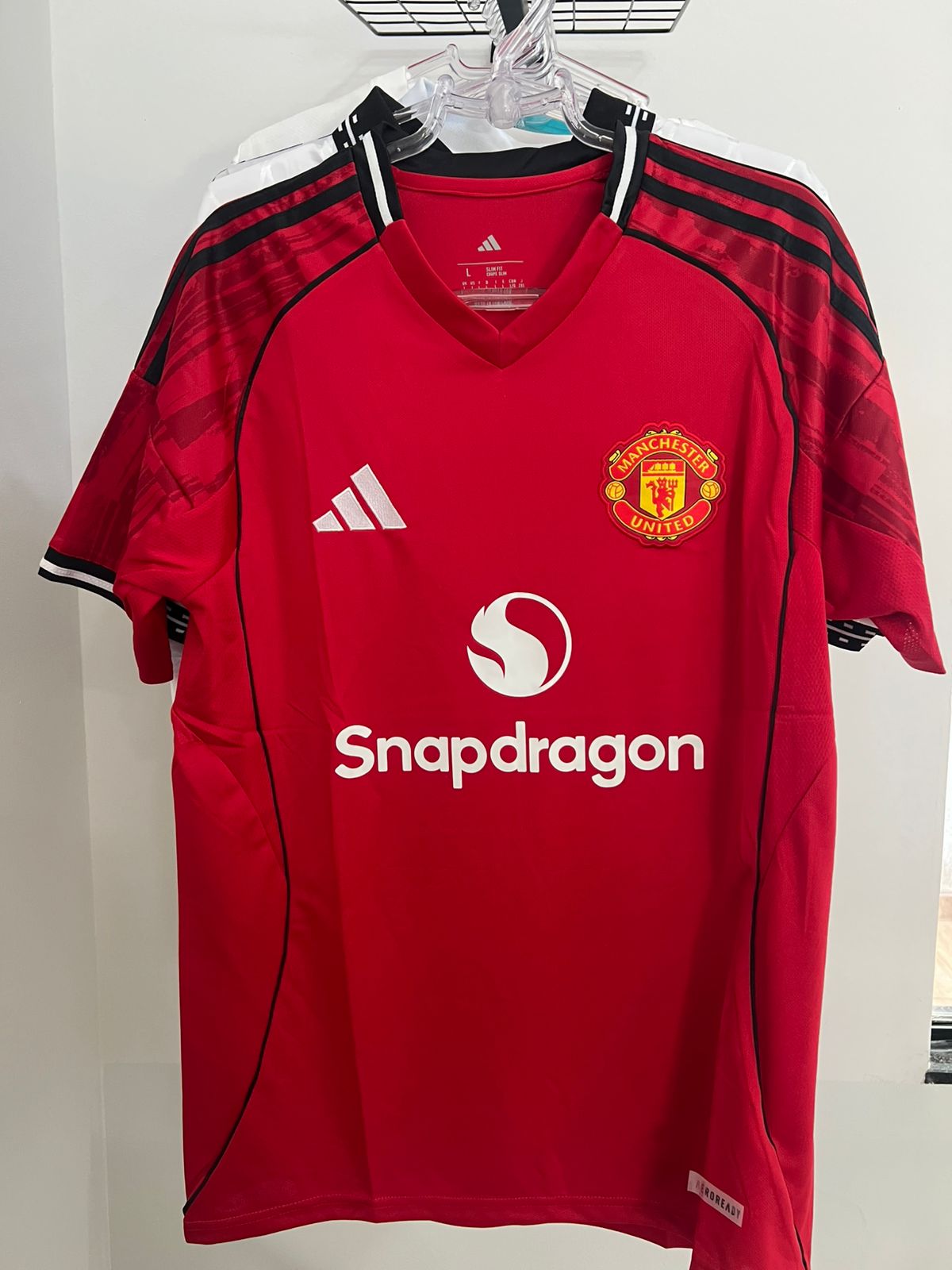 CAMISA MASCULINA MANCHESTER UNITED I TITULAR 2025/26 PRONTA ENTREGA