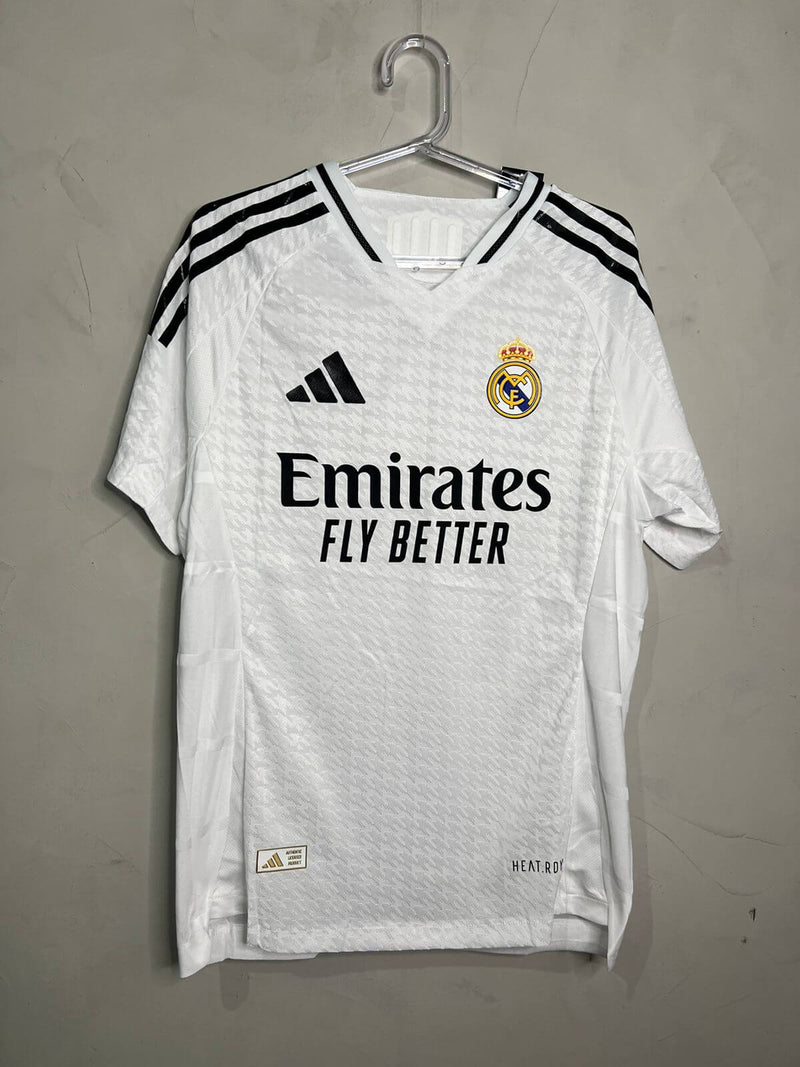 camisa-real-madrid-home-jogador-branca-vini-jr-24-25-adidas-emirates