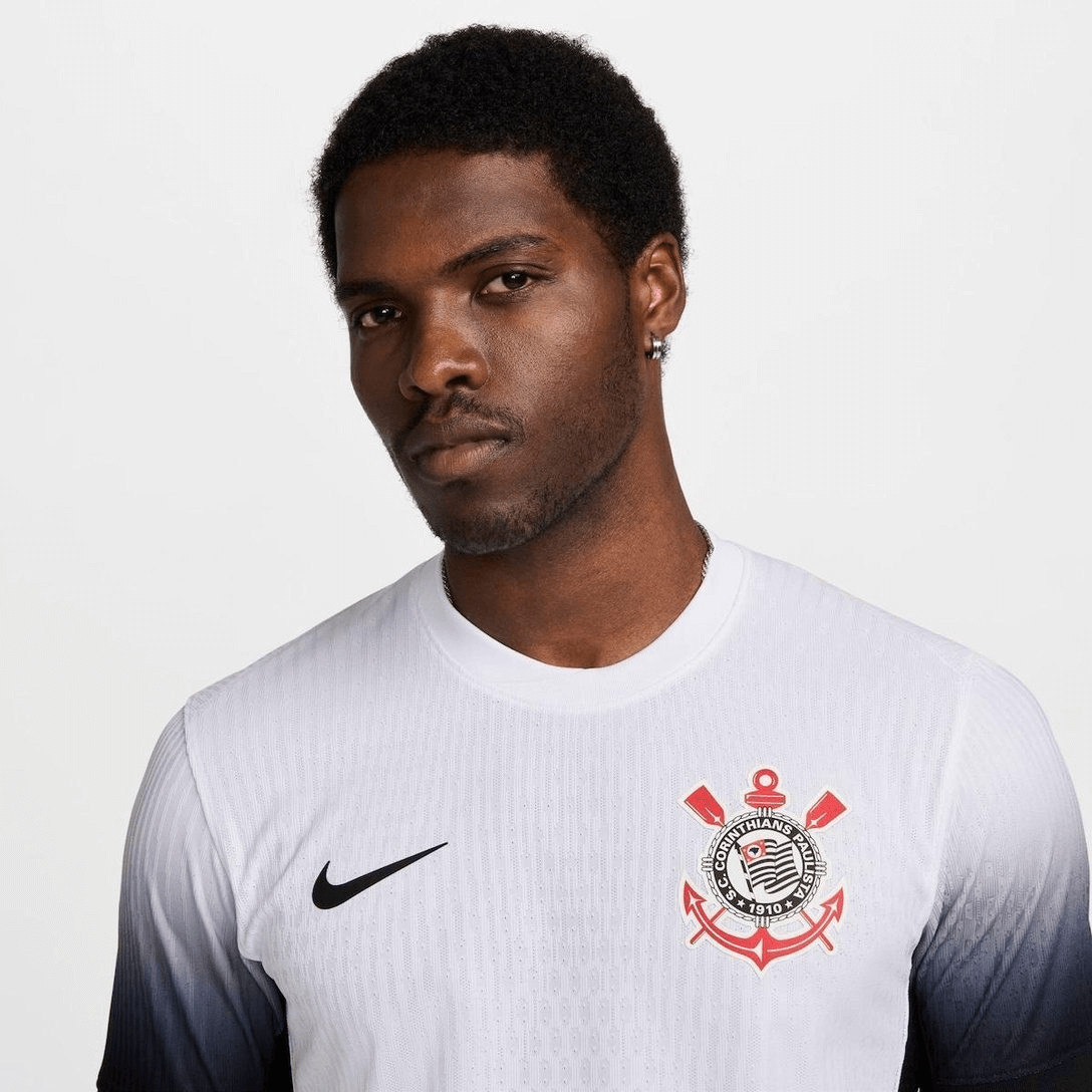 camisa_corinthians_branca_jogador_nike_branca_degrade_2024-25_lançamento_copa_do_brasil_garro