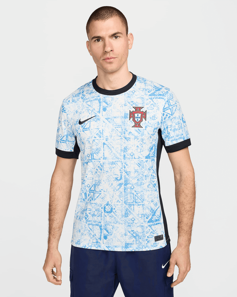 camisa_nike_portugal_ii_masculina_eurocopa_lançamento_torcedor_azul_claro_2024-25_away