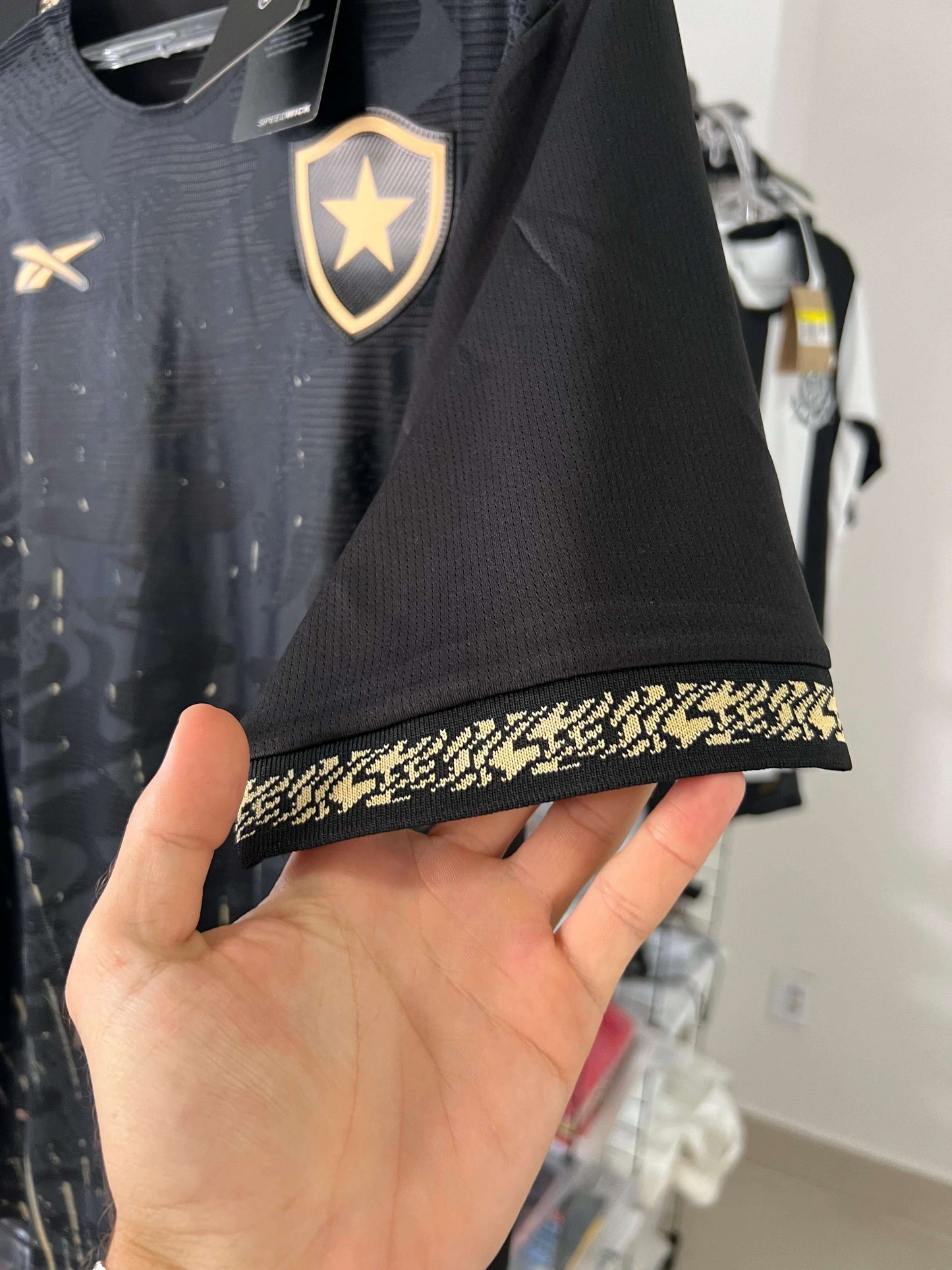 CAMISA BOTAFOGO II AWAY 2024/25 TORCEDOR PRETO/DOURADA LIBERTADORES
