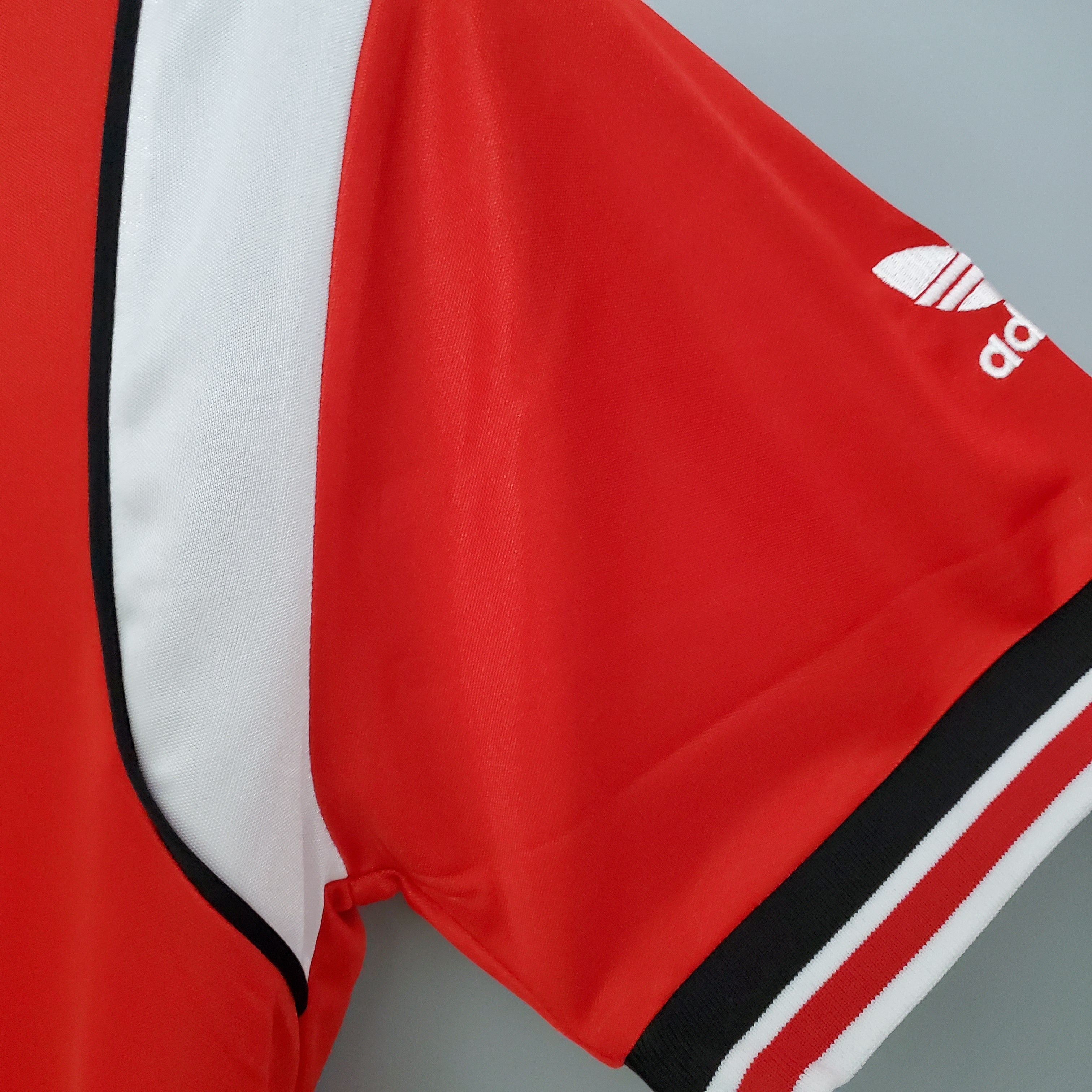 CAMISA RETRÔ MANCHESTER UNITED HOME 1985