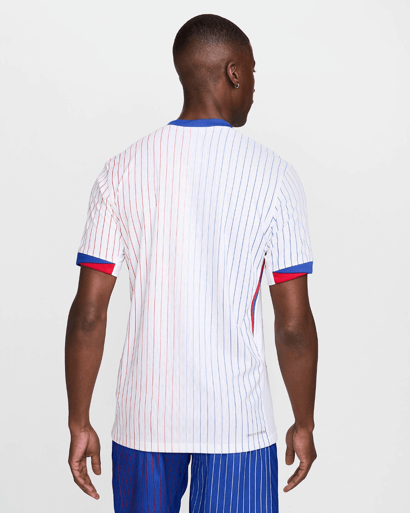 camisa_nike_frança_ii_masculina_eurocopa_lançamento_jogador_branca_2024-25_away_mbappe